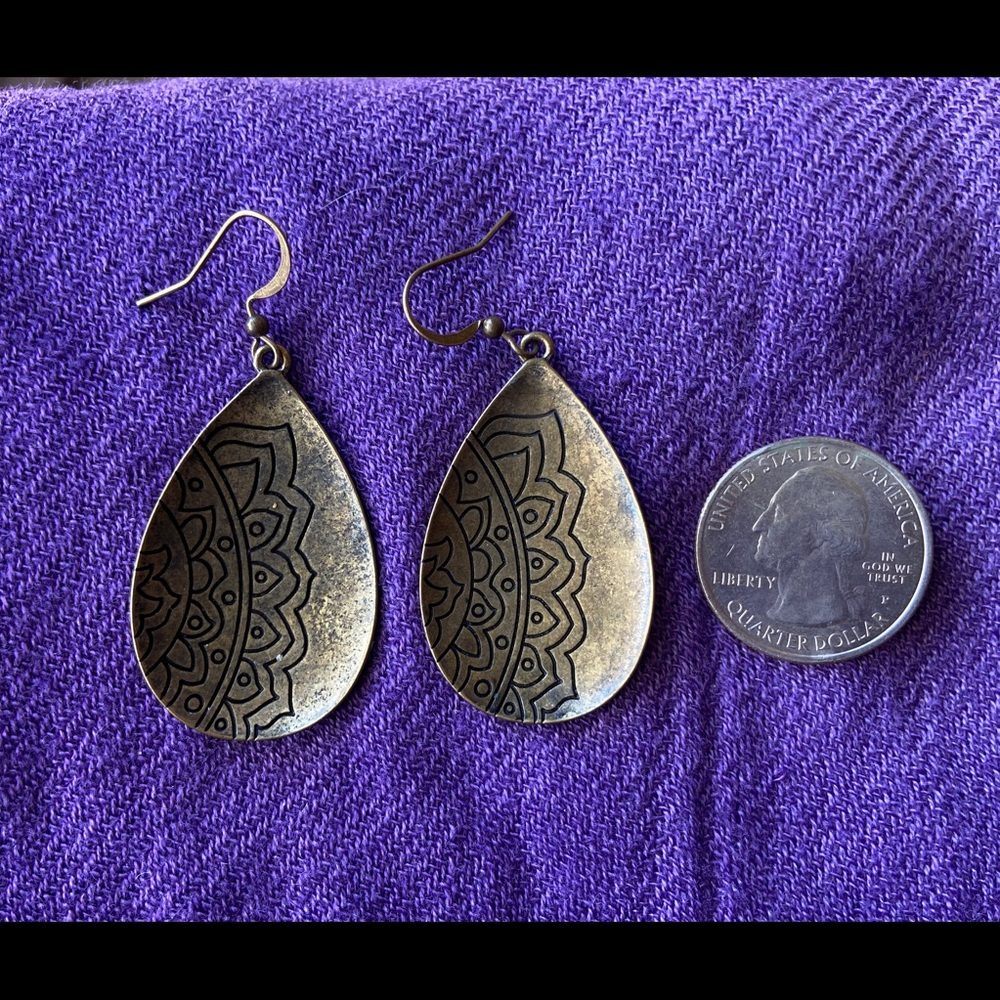 Bronze teardrop earring with flower detail